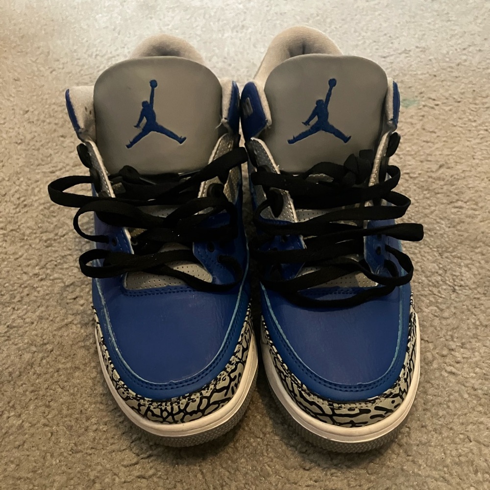 Jordan 3 “varsity royal”